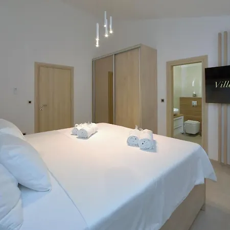 Villa Ivana 2 *