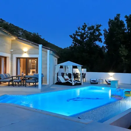 Ivana 2 Villa *