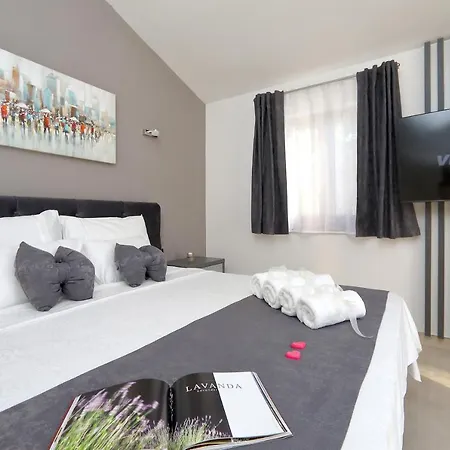 Villa Ivana 2 *