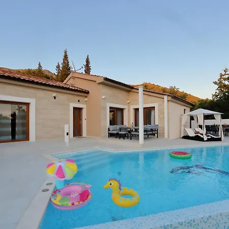 Ivana 2 Villa *