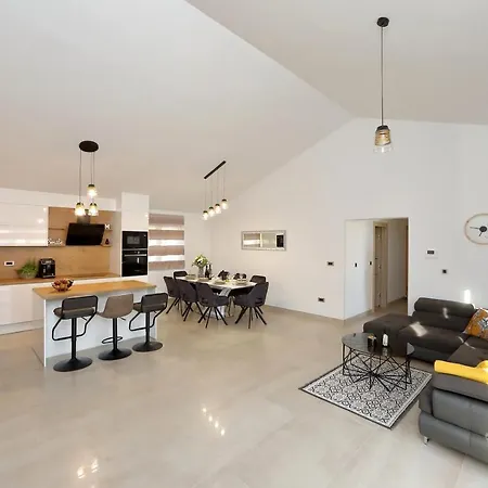Ivana 2 Villa