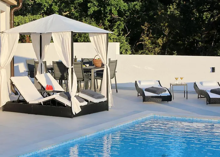 Ivana 2 Стариград-Пакленица