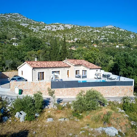 Villa Ivana 2 *