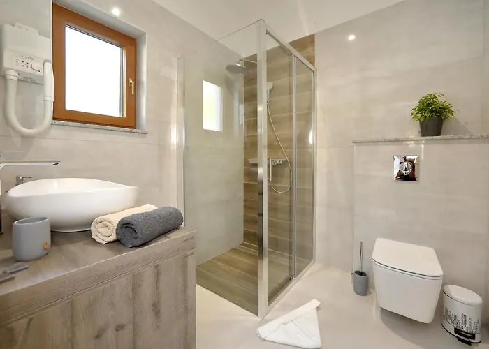 Ivana 2 Starigrad Paklenica